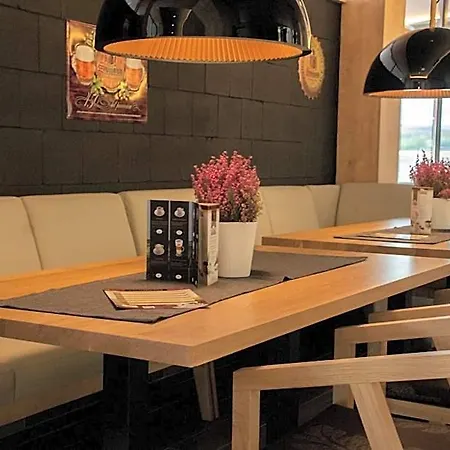雅库斯策运动酒店及spa 酒店