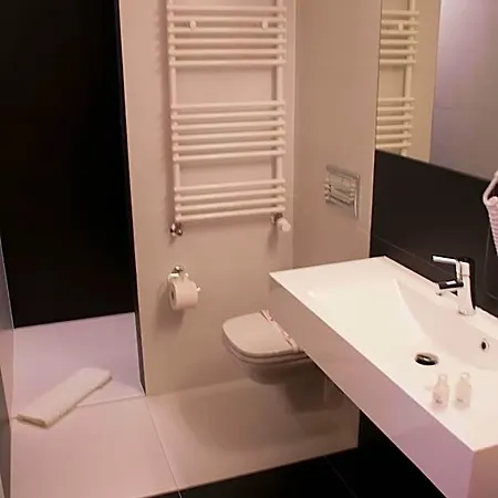 雅库斯策运动酒店及spa 酒店