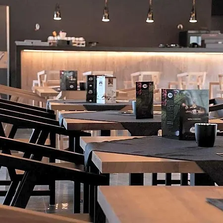 雅库斯策运动酒店及spa 酒店 3*